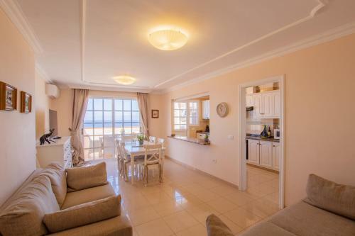 Apartamento Oceanview Penthouse With Jacuzzi