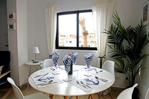 Los Angeles 3 Bed Apartment With Pool