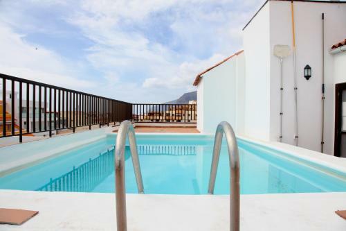 Los Angeles 3 Bed Apartment With Pool