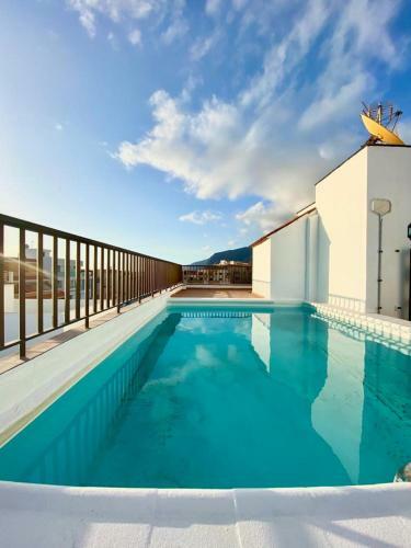 Los Angeles 3 Bed Apartment With Pool