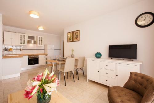 Apartment Laura Playa La Arena