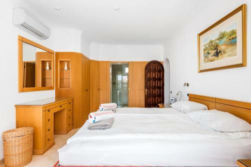 Los Gigantes Cliffs And Ocean Front Villa