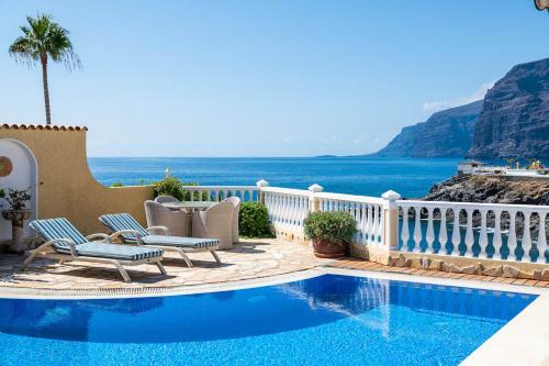 Los Gigantes Cliffs And Ocean Front Villa