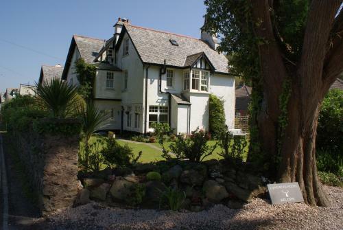 Hostal Longmead House
