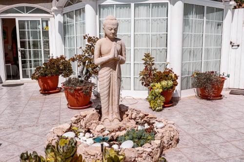 Beverley Hills Villa - 4 Apartments & Private Pool