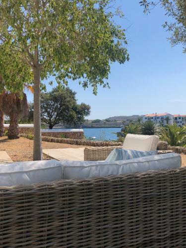 Splendide Villa Les Pieds Dans L'eau Dans La Baie De Mahon