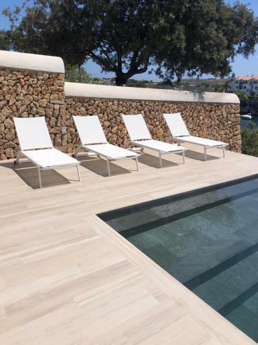 Splendide Villa Les Pieds Dans L'eau Dans La Baie De Mahon