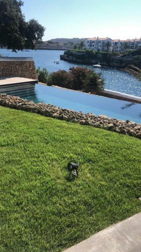 Splendide Villa Les Pieds Dans L'eau Dans La Baie De Mahon