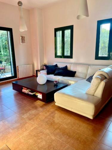 Agradable Y Tranquila Casa Con Piscina