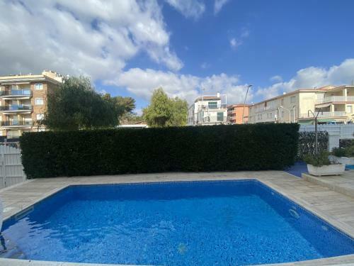 R126 Beachfront Apartment Sant Salvador