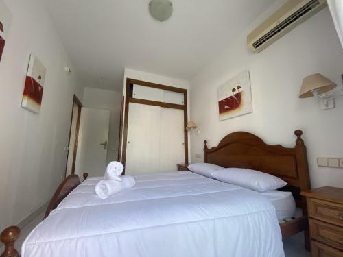 R126 Beachfront Apartment Sant Salvador
