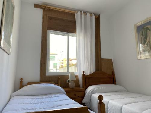 R126 Beachfront Apartment Sant Salvador