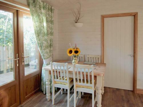 Lakeside Lodge