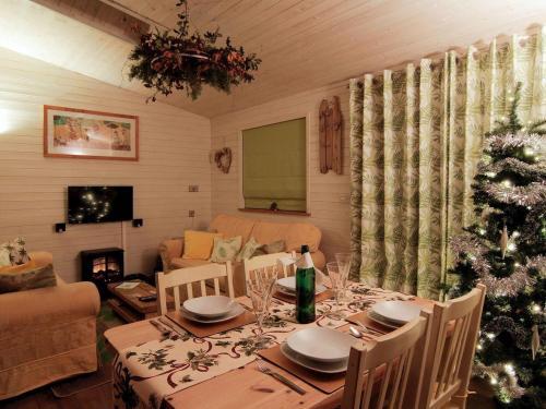 Lakeside Lodge