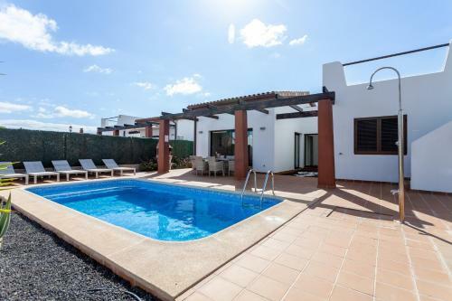 Golfside Villa La Perla With Private Pool , Bbq And Aircon