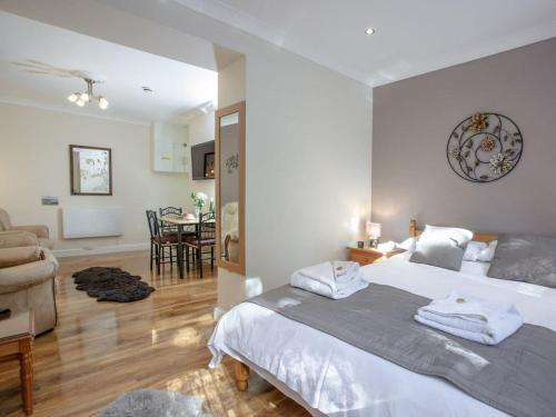 Apartment 1 - Uk32845