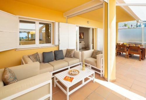Luxury Front Line Beach Apartment