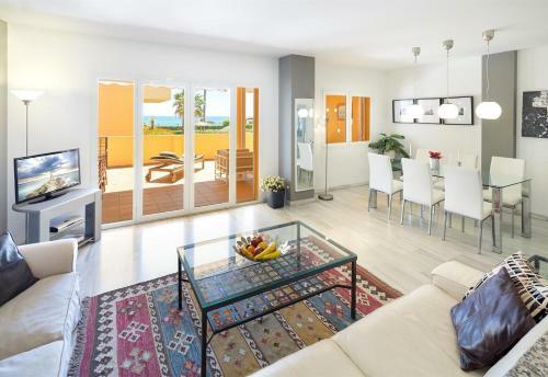 Luxury Front Line Beach Apartment