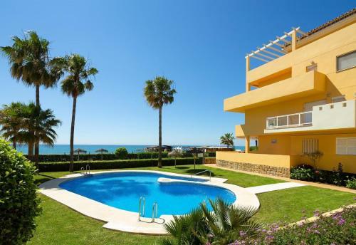 Luxury Front Line Beach Apartment