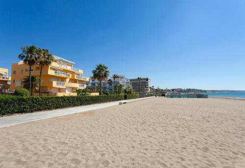 Luxury Front Line Beach Apartment