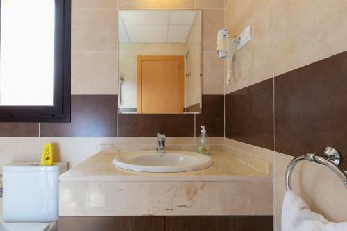 Beautiful Apartement In La Cala De