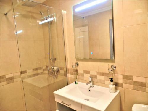 Ground Floor Apartment With Communal Pool Close To All Amenities