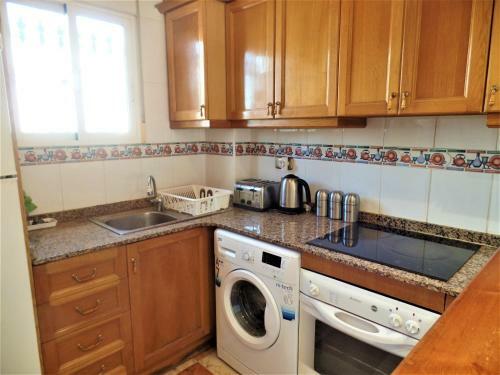 Ground Floor Apartment With Communal Pool Close To All Amenities