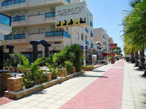 Ground Floor Apartment With Communal Pool Close To All Amenities