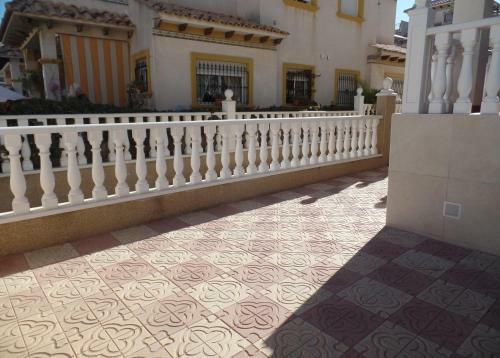 Ground Floor Apartment With Communal Pool Close To All Amenities
