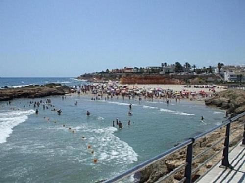Luxurious 2 Bedroom Apartment Near Cabo Roig Strip