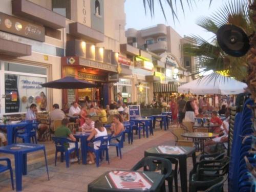 Luxurious 2 Bedroom Apartment Near Cabo Roig Strip