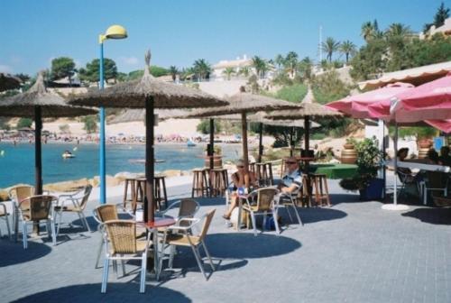 Luxurious 2 Bedroom Apartment Near Cabo Roig Strip