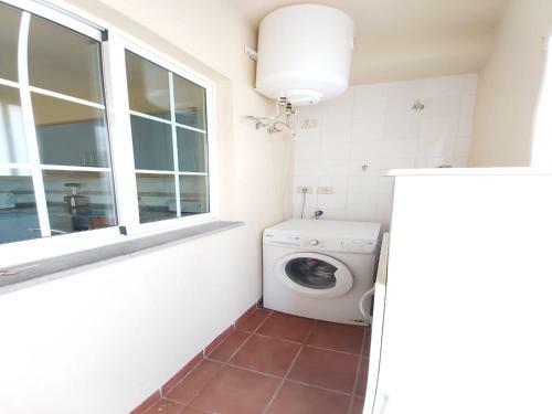 Spacious Apartment With Jacuzzi And Pool Access