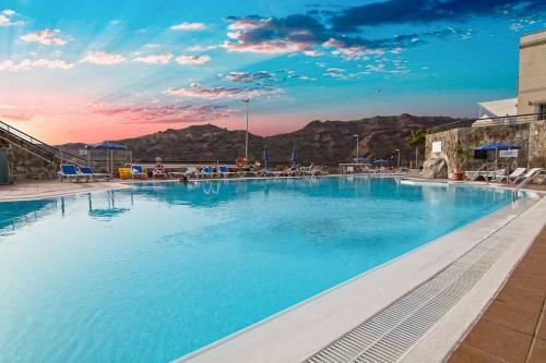 Spacious Apartment With Jacuzzi And Pool Access