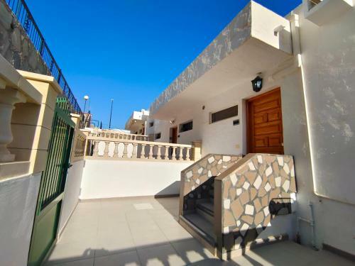 Apartment With Sunny Balcony - Short Distance To Swimming Pool