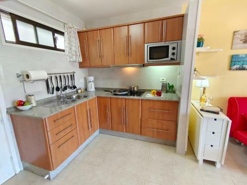 Apartment With Sunny Balcony - Short Distance To Swimming Pool