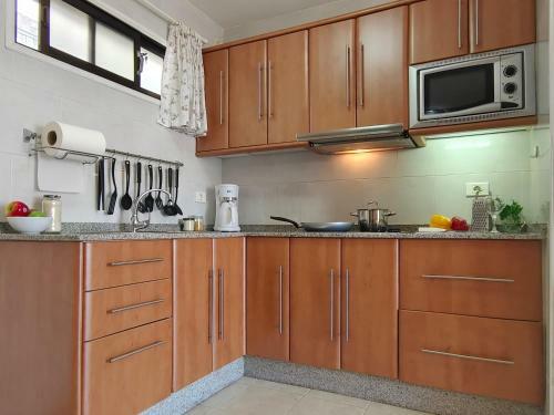 Apartment With Sunny Balcony - Short Distance To Swimming Pool