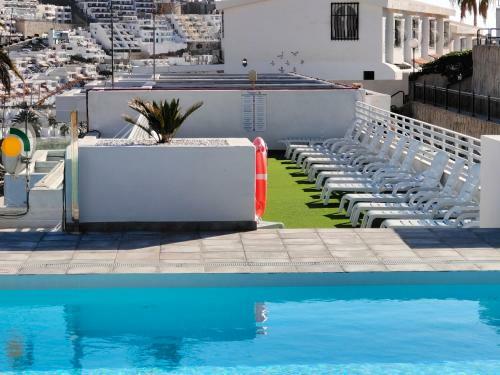 Apartment With Sunny Balcony - Short Distance To Swimming Pool
