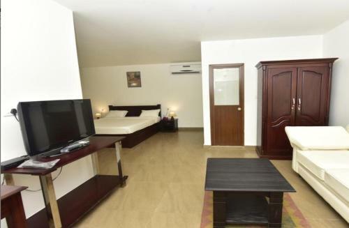 Hotel Sadhoo Heritage Resort