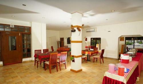 Hotel Sadhoo Heritage Resort