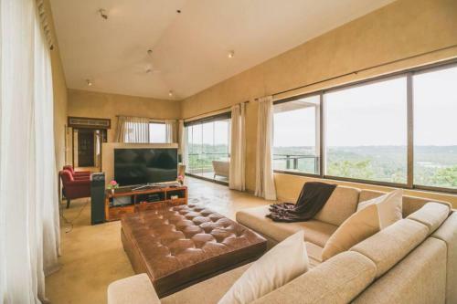 Villa Cliffhouse By Hireavilla, Candolim