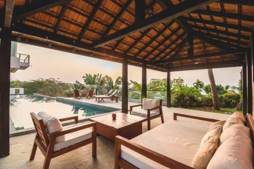 Villa Cliffhouse By Hireavilla, Candolim
