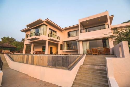 Villa Cliffhouse By Hireavilla, Candolim