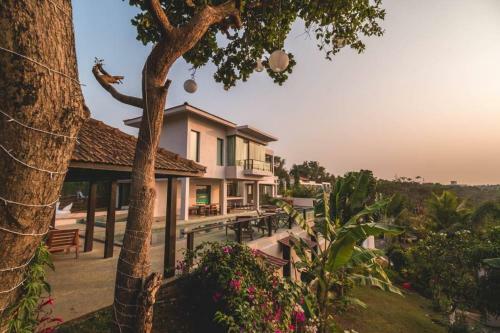 Villa Cliffhouse By Hireavilla, Candolim