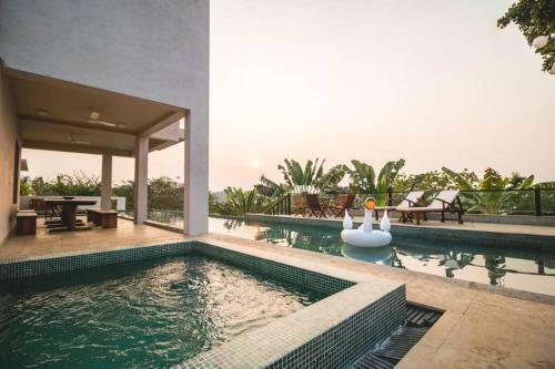 Villa Cliffhouse By Hireavilla, Candolim