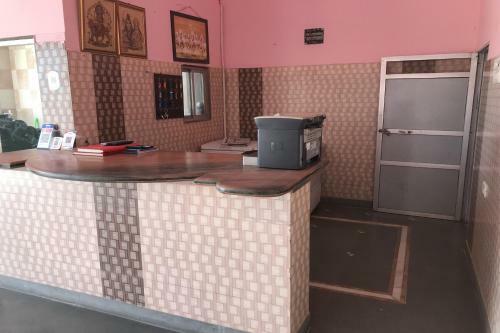 Pop 85033 Hotel Chandravanshi