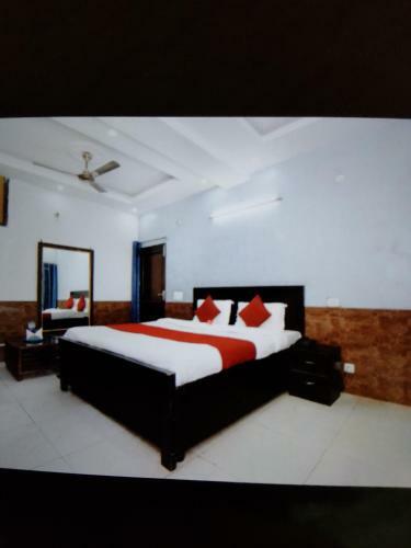 Hotel Milan Oberai
