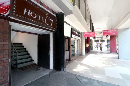 Hotel Seven
