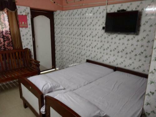 Hotel Meera Lodge