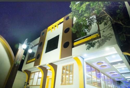 Hostal Hotel Devhade Resedency(hdr)